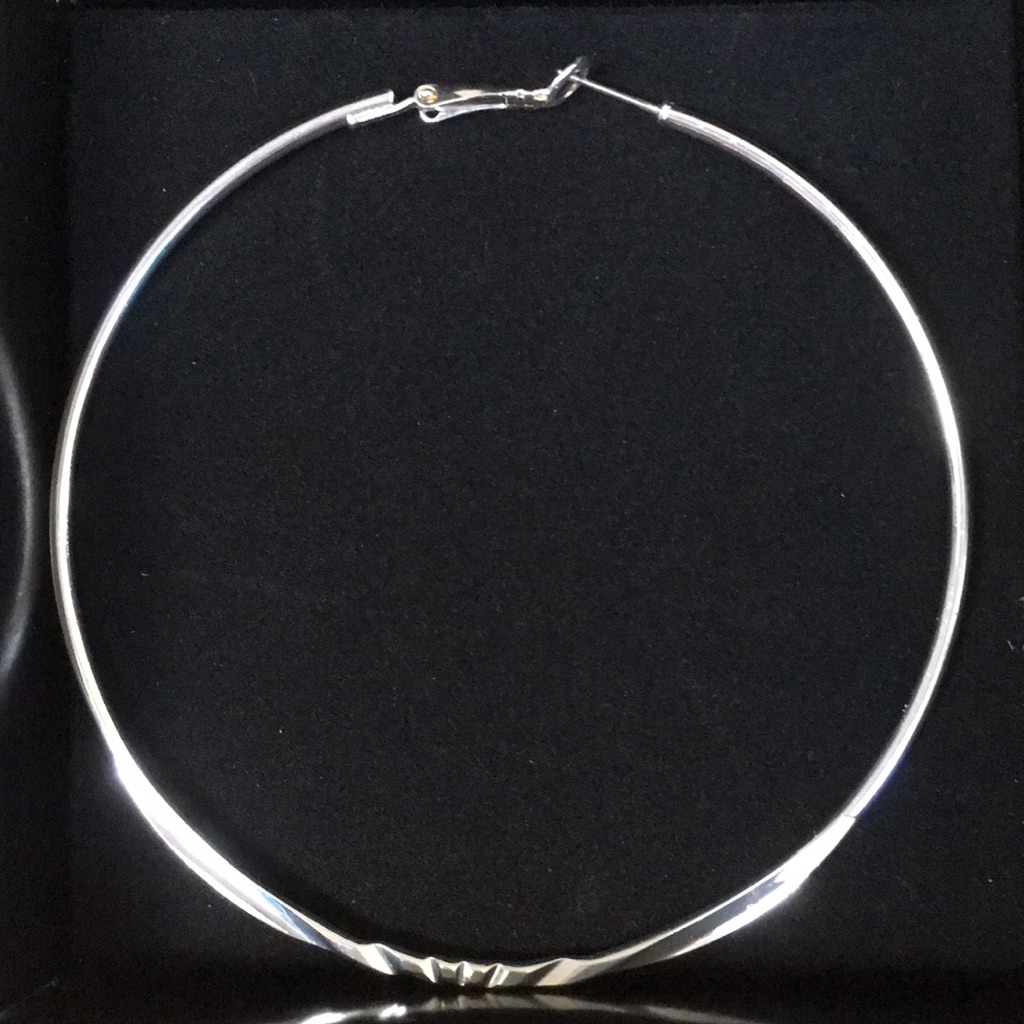 Avon Touch Of Glamour Lg Hoop EarringsSilvertone